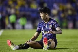 Kevin Álvarez fue retirado en camilla del juego en donde América venció por goleada al Atlético San Luis.