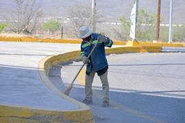 Cuadrillas municipales intensificaron labores en calles y espacios públicos durante la semana.