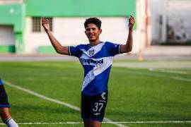 Saltillo Soccer tomó ventaja desde los primeros minutos y aprovechó dos penales en el segundo tiempo para asegurar el triunfo 4-1 ante FC Santiago en un duelo directo por la parte alta del Grupo 16.