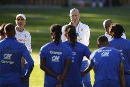El técnico dirigió este lunes su primer entrenamiento con la selección francesa en Clairefontaine.