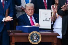 El presidente Donald Trump promulga su “Gran y Hermosa Ley” en el Jardín Sur de la Casa Blanca, este 4 de julio de 2025.