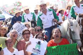 El gobernador Manolo Jiménez Salinas participó en el recorrido de la tradicional cabalgata.