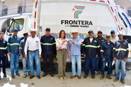 La alcaldesa Sara Pérez Cantú y el subsecretario Sergio Sisbeles encabezaron la entrega de las nuevas unidades junto con personal de Servicios Primarios.