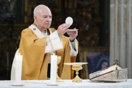 Invita la iglesia a los obispos a desgastar la suela para atender el llamado del papa Francisco | Foto: Cuartoscuro