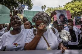 Manifestantes en Nairobi exigen respuestas y protección gubernamental tras la muerte de ciudadanos africanos reclutados bajo falsas promesas de trabajo en Rusia.