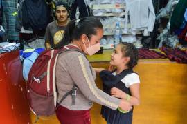 Sí puedes usar la tarjeta del Bienestar para comprar uniformes escolares, siempre y cuando formes parte del programa.