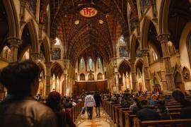 Catedrales a lo largo de Estados Unidos registran una asistencia récord, en ciudades como Detroit y Houston, el número de nuevos católicos ha alcanzado su punto más alto en décadas