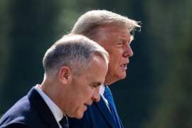 El presidente de Estados Unidos, Donald Trump (d), junto al primer ministro canadiense, Mark Carney (i).
