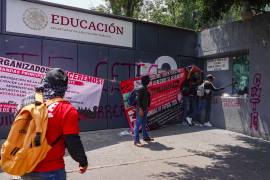 Integrantes de la CNTE, en su mayoría de la sección 9, realizaron una protesta frente a las oficinas de la SEP en CDMX.