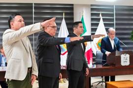 El alcalde Miguel Ángel Riquelme tomó protesta a los tres nuevos funcionarios de su gabinete.