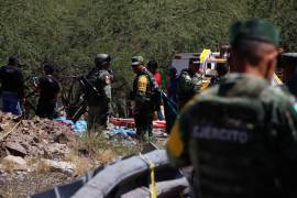 Paramédicos de distintas corporaciones quienes brindaron atención a los sobrevivientes.