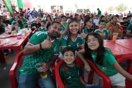 Familias saltillenses se dieron cita en el Fut Fest durante su arranque, que registró una asistencia aproximada de 3 mil personas atraídas por los partidos, actividades recreativas y ambiente mundialista.