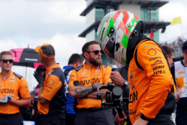Pato O’Ward de Arrow McLaren se queda con el segundo lugar después de liderar gran parte de la carrera en Indianápolis.