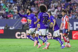 Juninho rompió el cero desde el manchón penal y encaminó el triunfo de Pumas, en una noche clave para asegurar su boleto a la Liguilla del Clausura 2026.