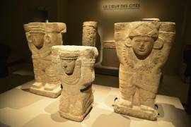 10/02/215.- Esculturas que forman parte de la exposición “Mayas, revelación de un tiempo sin fin” en el Museo de Quai Branly, en París, Francia.