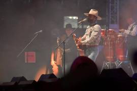 El público coreó cada tema, dando inicio a un fin de semana que promete más música, rodeo y tradición en la Expo Feria Saltillo. FOTO: OMAR SAUCEDO