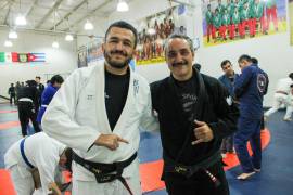 Deportistas locales resolvieron dudas sobre preparación física y competencia.