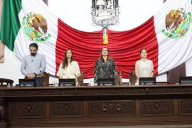 Integrantes de la Mesa Directiva participaron en el minuto de silencio solicitado en memoria del comandante Mauro Flores.