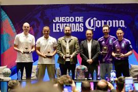 La conferencia reunió a leyendas del futbol, medios y patrocinadores, en un ambiente previo a una jornada pensada para la afición.