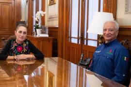 Carlos Loret de Mola siembra la duda de si la salida de Rodríguez Padilla realmente obedeció a su deseo de regresar a la academia o si detrás hay un intento de blindaje por parte de Sheinbaum para no pagar el costo político de tener en su gabinete a un “un violentador de mujeres”.