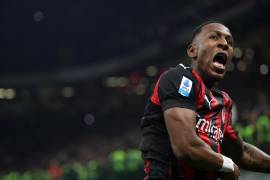 Pervis Estupiñán hizo el gol con el que el AC Milan derrotó 1-0 al Inter en el Derby della Madonnina disputado en el estadio San Siro, un clásico de la Serie A que terminó envuelto en polémica arbitral.