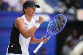 Iga Swiatek y Naomi Osaka brillaron en la jornada de este jueves en el US Open 2025, avanzando a la tercera ronda con victorias convincentes.