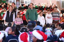 Jiménez dijo que en cada año de su administración compartirá la posada navideña con casas hogar.