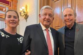 López Obrador lamentó que no podrá asistir a su concierto, pues tiene gira de trabajo en la montaña de Guerrero, pero calificó la música del cantautor como “poesía pura, limpia y humana”.