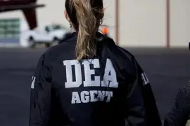 La Administración de Control de Drogas (DEA, por sus siglas en inglés) presumió este lunes el golpe al narcotráfico como resultado de una operación destinada a “desmantelar el Cártel de Sinaloa”.