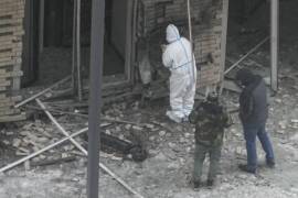 Investigadores trabajan en el lugar donde el teniente general Igor Kirílov, jefe de las fuerzas nucleares, biológicas y químicas de Rusia fue asesinado.