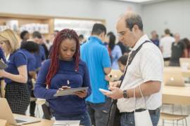 Trabajadores de Apple aprueban su primer sindicato en Estados Unidos