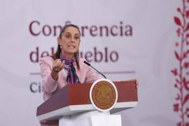 México produce 1.8 millones de barriles de crudo al día, de los cuales hasta 1.4 millones se consumen internamente en refinerías, dijo Sheinbaum.