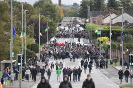 Manifestantes en el Garvaghy Road en la marcha del Loyal Orange en Portadown, Irlanda del Norte, el 27 de septiembre del 27, 2026.