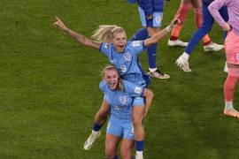 Las inglesas celebraron de forma eufórica su pase histórico a la Final del Mundial Femenino.