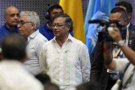 Trump hizo el anuncio a través de redes sociales y añadió que la decisión del presidente colombiano Gustavo Petro ‘pone en peligro’ la seguridad nacional estadounidense. FOTO: