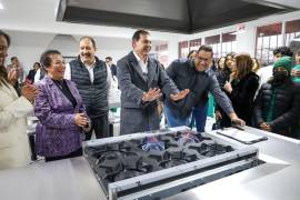 El rector destacó que el laboratorio refleja un uso eficiente de los recursos de la universidad y su aplicación en áreas prioritarias como la salud.