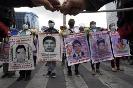 Defensa legal de los ocho militares procesados por el caso Ayotzinapa informó que la FGR giró de nuevo las órdenes de aprehensión en contra de los uniformados de la Sedena.