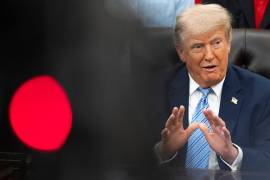 El presidente Donald Trump anuncia en Truth Social su decisión de desplegar 5000 soldados en Polonia, revocando una decisión anterior del Pentágono.