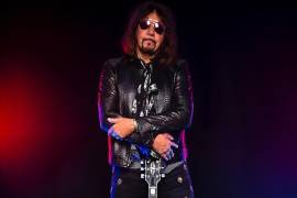 El guitarrista fundador de KISS, Ace Frehley, falleció este jueves 16 de octubre a los 74 años, luego de haber sido hospitalizado debido a un accidente ocurrido semanas atrás.