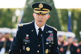 El jefe del Estado Mayor del Ejército, general Randy George, pronuncia un discurso durante la ceremonia del Día Nacional de Reconocimiento a los Prisioneros de Guerra y Desaparecidos en Combate.