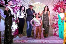 El alcalde “Chano” Díaz Iribarren encabezó la declaratoria inaugural y la ceremonia de coronación de la nueva soberana de estas tradicionales fiestas. FOTO: CORTESÍA