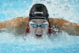 Las nadadoras Torri Huske, Zhang Yufei, Angelina Kohler, Emma McKeon y Margaret MacNeil se preparan para enfrentarse a Gretchen Walsh en la Final.