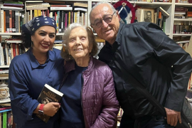Gabino Palomares compartió el pasado 1 de septiembre una fotografía junto a la escritora Elena Poniatowska, con quien coincidió en una de sus últimas etapas públicas.
