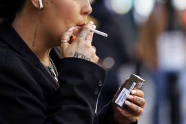 La Organización Mundial de la Salud estima que más de 1.300 millones de personas consumen tabaco, y que aproximadamente la mitad de los fumadores crónicos morirán por enfermedades relacionadas con su consumo.