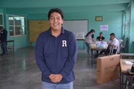 Leonardo Juárez, alumno observador, destacó la importancia de involucrarse en los procesos democráticos.