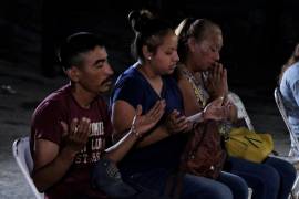 Misa con familiares de los mineros atrapados en el pocito de Agujita, en Sabinas, Coahuila.