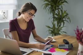 Llevar un registro de ingresos y gastos ayuda al control de las finanzas personales.