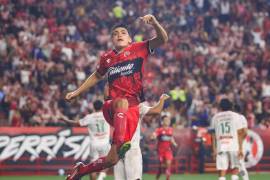 Figuras históricas como Pelé y Ronaldo Nazario también destacaron antes de los 17 años.