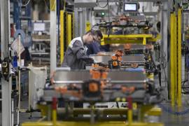 El auge de la inteligencia artificial ha suscitado preocupaciones entre los trabajadores, dado que muchos ven amenazados sus puestos de trabajo y son incapaces de pronosticar cómo la IA redefinirá el mercado laboral en los próximos años. EFE/ Javier Cebollada.