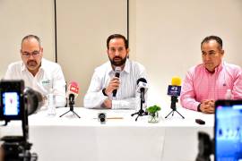 Marcelo Valdés Quintanilla, director general de Desarrollo Económico, destacó que la reactivación de la ruta Torreón-San Antonio y la consolidación del vuelo al AIFA fortalecerán la competitividad y el desarrollo económico de la región.